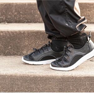 NWT Ultra Light Walking Shoe